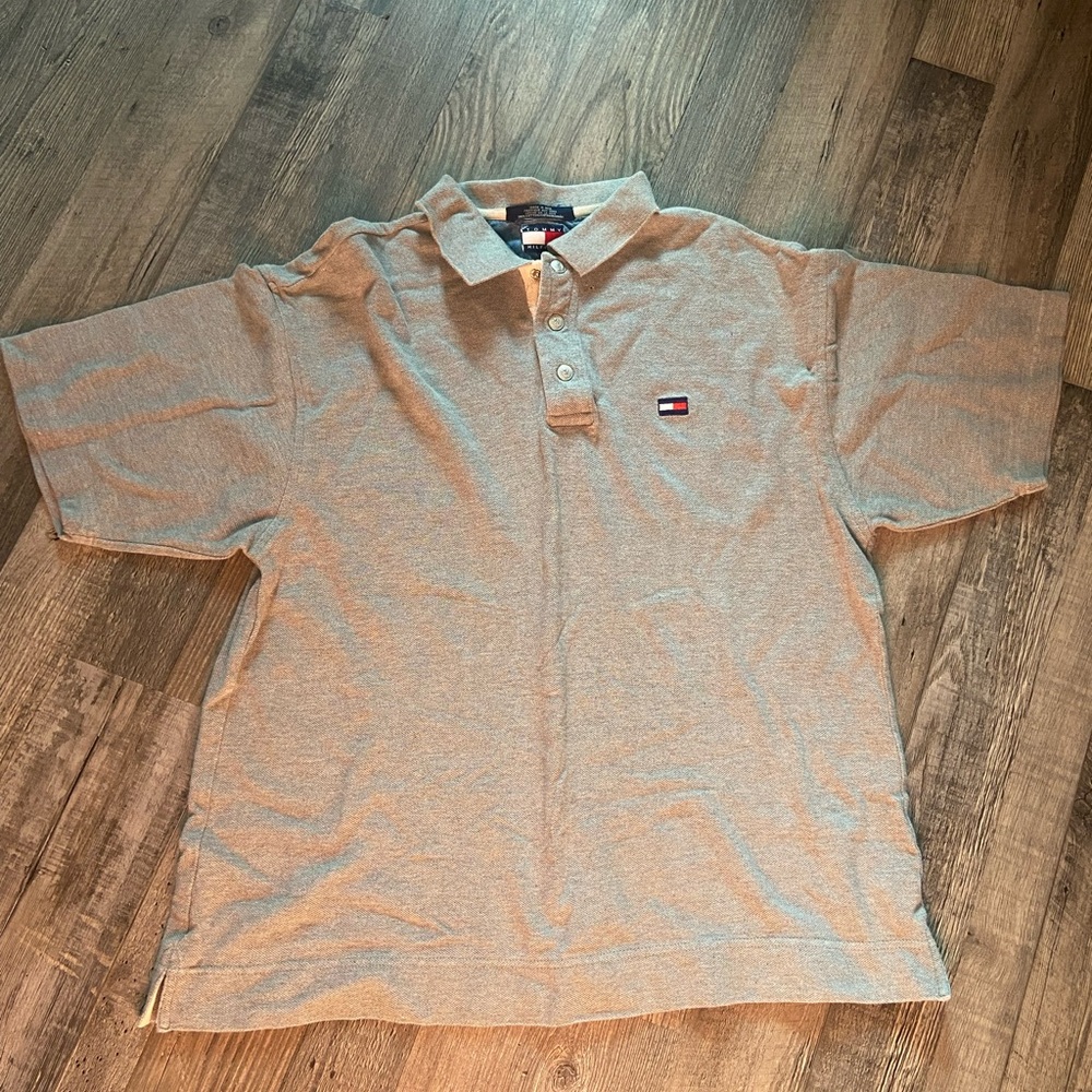 Tommy Hilfiger 100% Cotton Size Large Light Gray Polo Shirt with Metal Buttons